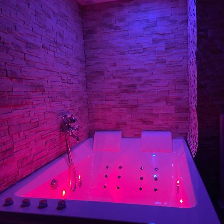 Les Nids De La Baie Bed & Breakfast Favieres  Luaran gambar