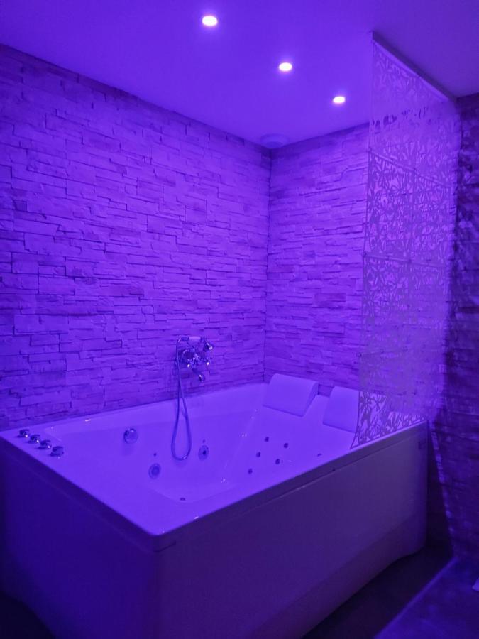 Les Nids De La Baie Bed & Breakfast Favieres  Luaran gambar