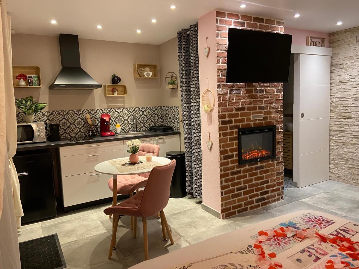 Les Nids De La Baie Bed & Breakfast Favieres  Luaran gambar