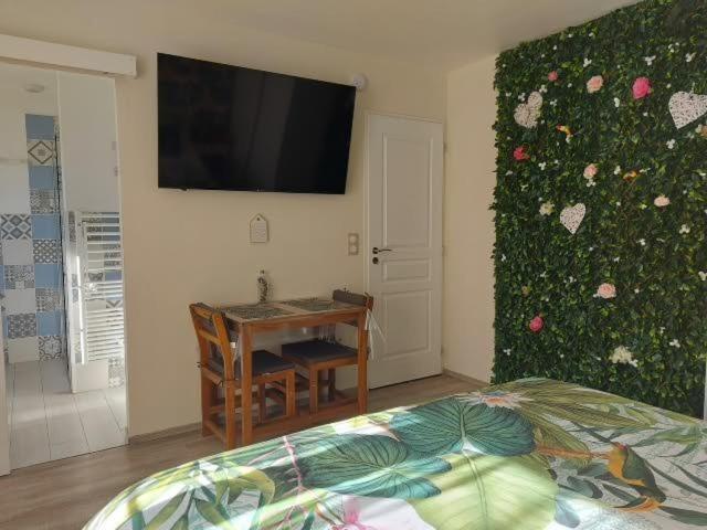 Les Nids De La Baie Bed & Breakfast Favieres  Luaran gambar