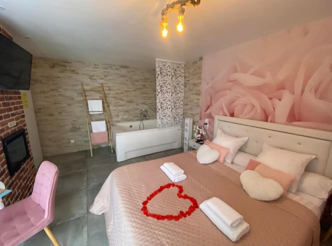 Les Nids De La Baie Bed & Breakfast Favieres  Luaran gambar