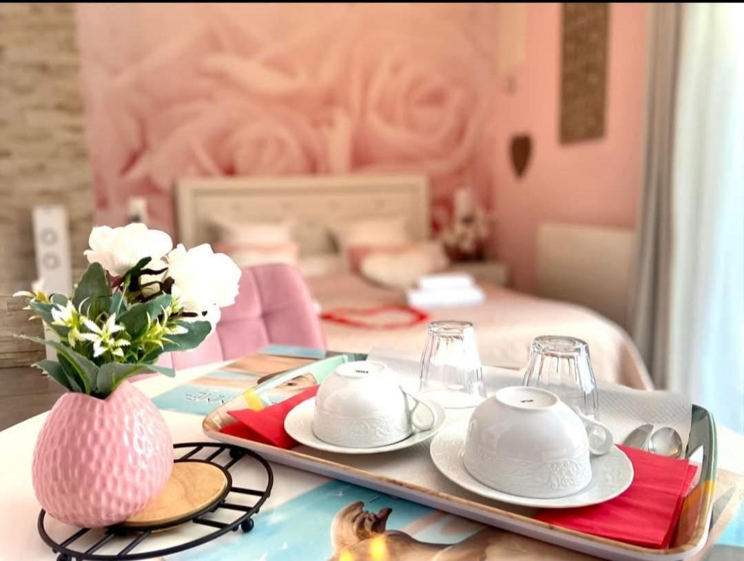 Les Nids De La Baie Bed & Breakfast Favieres  Luaran gambar