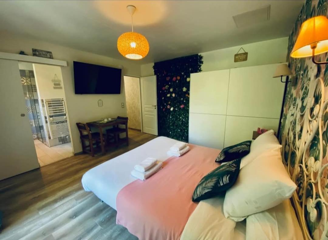 Les Nids De La Baie Bed & Breakfast Favieres  Luaran gambar